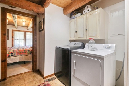 Bull Shoals Lake Front Log Cabin on 77 Acres in Pontiac, MO - image 12