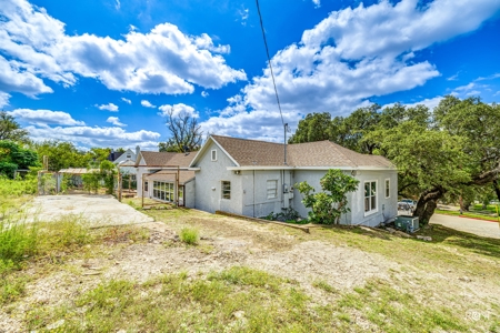 4-Bedroom Home with Historic Appeal in Sonora, TX - image 33