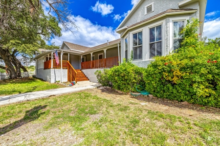 4-Bedroom Home with Historic Appeal in Sonora, TX - image 4
