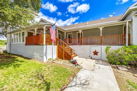 4-Bedroom Home with Historic Appeal in Sonora, TX - image 5