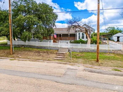 4-Bedroom Home with Historic Appeal in Sonora, TX - image 3