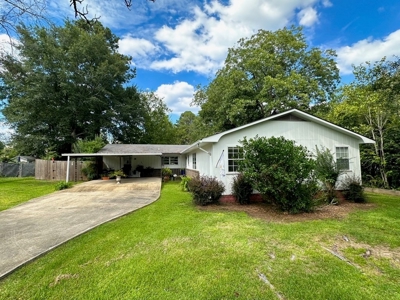 Charming Home for Sale in Summit, MS - image 2