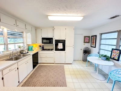 Charming Home for Sale in Summit, MS - image 6