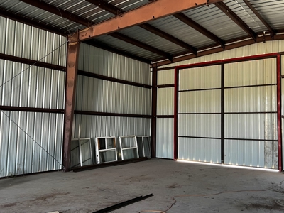 Commercial Lot w/ 2600 SQ Ft Building water/power - image 7