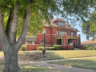 Large 3 Story Home For Sale in Alva, OK/ Bed & Breakfast - image 1