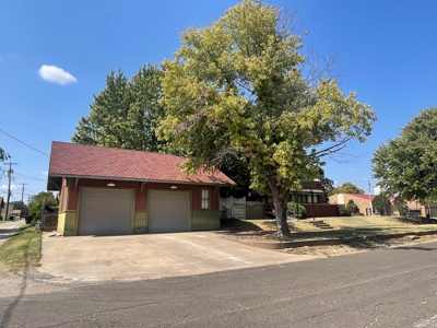 Large 3 Story Home For Sale in Alva, OK/ Bed & Breakfast - image 3