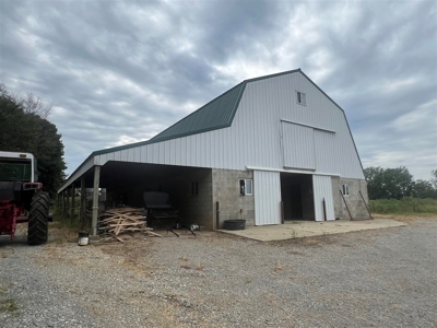 2 bedroom 1 bath home on 21 acres for sale near Marion Ky. - image 3