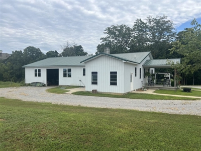 2 bedroom 1 bath home on 21 acres for sale near Marion Ky. - image 4