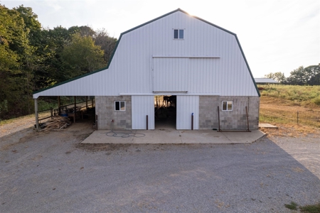 2 bedroom 1 bath home on 21 acres for sale near Marion Ky. - image 12