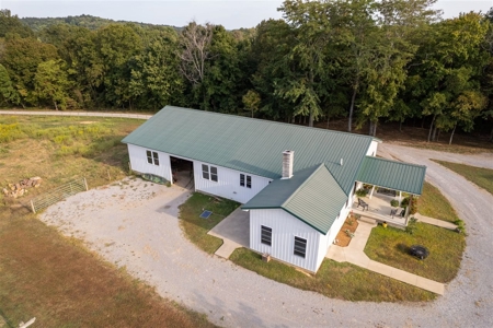 2 bedroom 1 bath home on 21 acres for sale near Marion Ky. - image 9