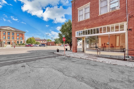 Unique Commercial Investment Property - image 1