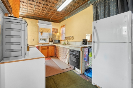 Unique Commercial Investment Property - image 18