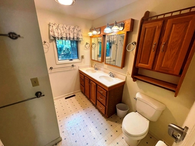 Home For Sale In Crockett's Cove Wytheville VA - image 22