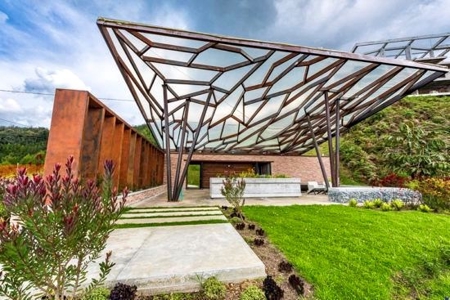 Contemporary living in the heart of nature - image 9
