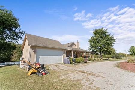 9+ Acres And Ranch Home For Sale Cameron Mo - image 26