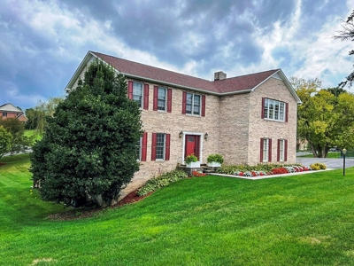Home For Sale Near Golf Course In Wytheville VA - image 2