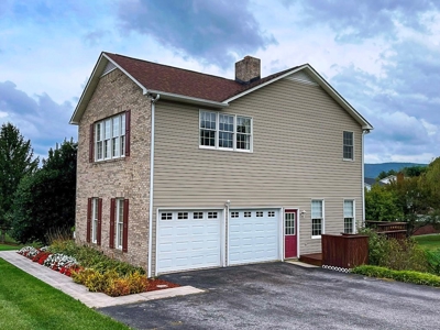 Home For Sale Near Golf Course In Wytheville VA - image 4