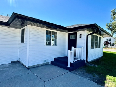 Newly Renovated Home For Sale In Cozad NE - image 2