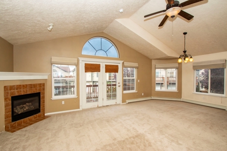 Townhome-Style Condo for Sale in Eagle River, Alaska - image 9