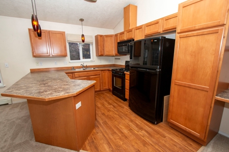 Townhome-Style Condo for Sale in Eagle River, Alaska - image 10