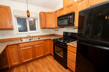 Townhome-Style Condo for Sale in Eagle River, Alaska - image 11