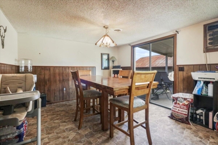 Charming 2-Bedroom Farmhouse on 154-Acre Farm - image 10