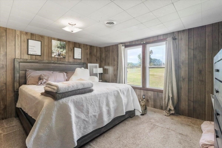Charming 2-Bedroom Farmhouse on 154-Acre Farm - image 6