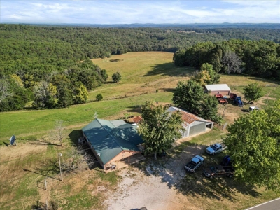 Charming 2-Bedroom Farmhouse on 154-Acre Farm - image 14