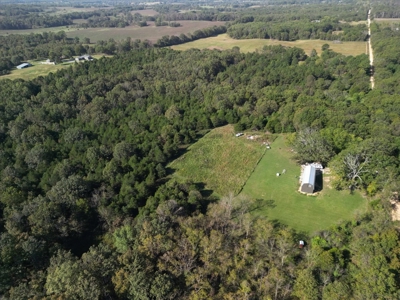 Stunning New Construction Barn-Style Home on 28 Acres - image 14