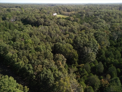 Stunning New Construction Barn-Style Home on 28 Acres - image 25