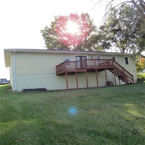 Charming 2-Bedroom Home in Stanberry, MO with Large Yard - image 2