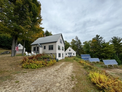 Chalet with Mountain Views - image 11