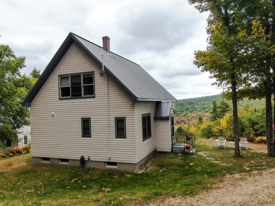 Chalet with Mountain Views - image 9