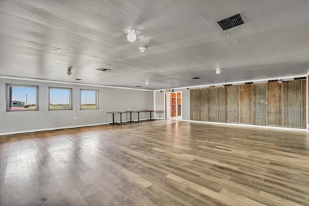 Commercial Property For Sale In Elk City, Oklahoma - image 4