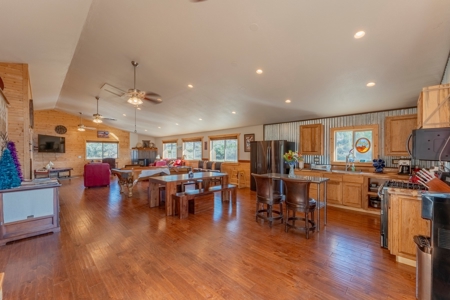 The Hayloft Ranch - Mountain Custom Log Home & Guest Houses - image 44
