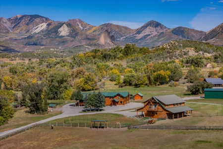 The Hayloft Ranch - Mountain Custom Log Home & Guest Houses - image 1