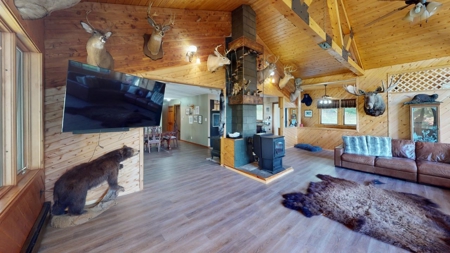 Contemporary Home on 10.5 acres with Pond - image 19