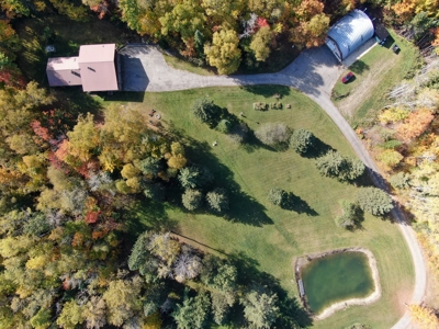 Contemporary Home on 10.5 acres with Pond - image 4