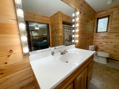 Contemporary Home on 10.5 acres with Pond - image 28