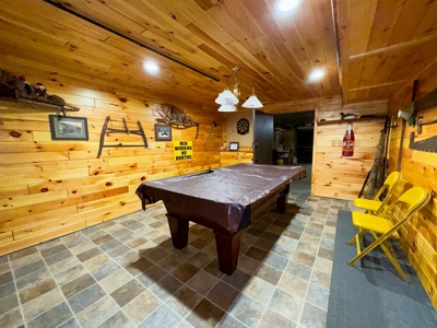 Contemporary Home on 10.5 acres with Pond - image 30