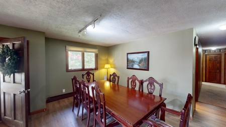 Contemporary Home on 10.5 acres with Pond - image 17