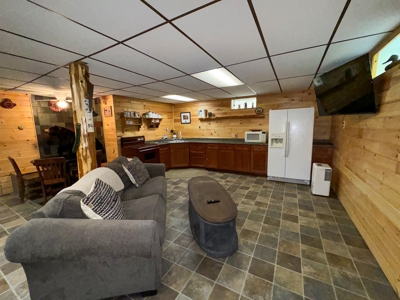 Contemporary Home on 10.5 acres with Pond - image 31