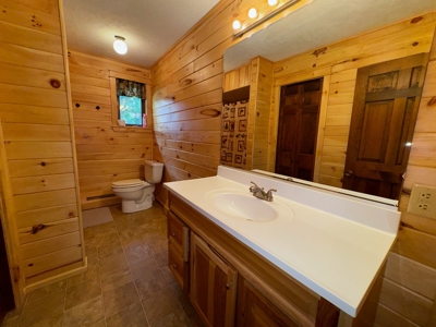 Contemporary Home on 10.5 acres with Pond - image 23