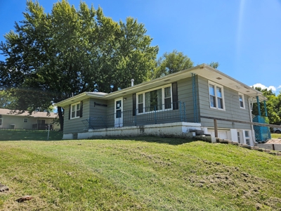 3-Bedroom Home with a Garage on a Corner Lot, Maysville, MO - image 1