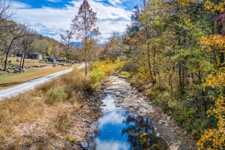 Jasper Newton County Creekside Cabin Buffalo River  For Sale - image 32