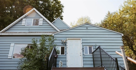 Colfax, Washington - Small Town Home With Large Yard! - image 1