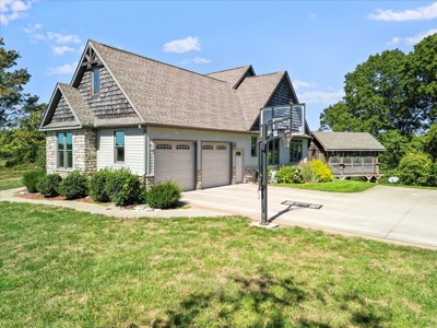 Exquisite Contemporary Ranch Home w/Stunning Lake View - image 4