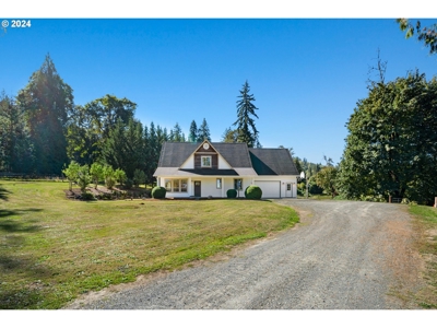 Beautiful Craftsman-Style Home in Yacolt WA - image 2