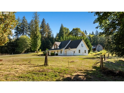 Beautiful Craftsman-Style Home in Yacolt WA - image 3