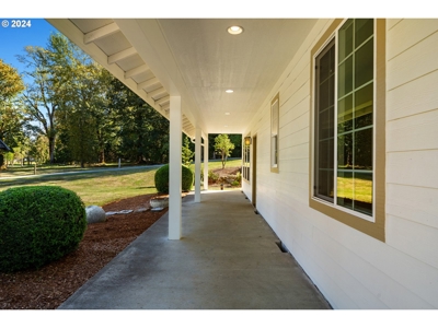 Beautiful Craftsman-Style Home in Yacolt WA - image 4